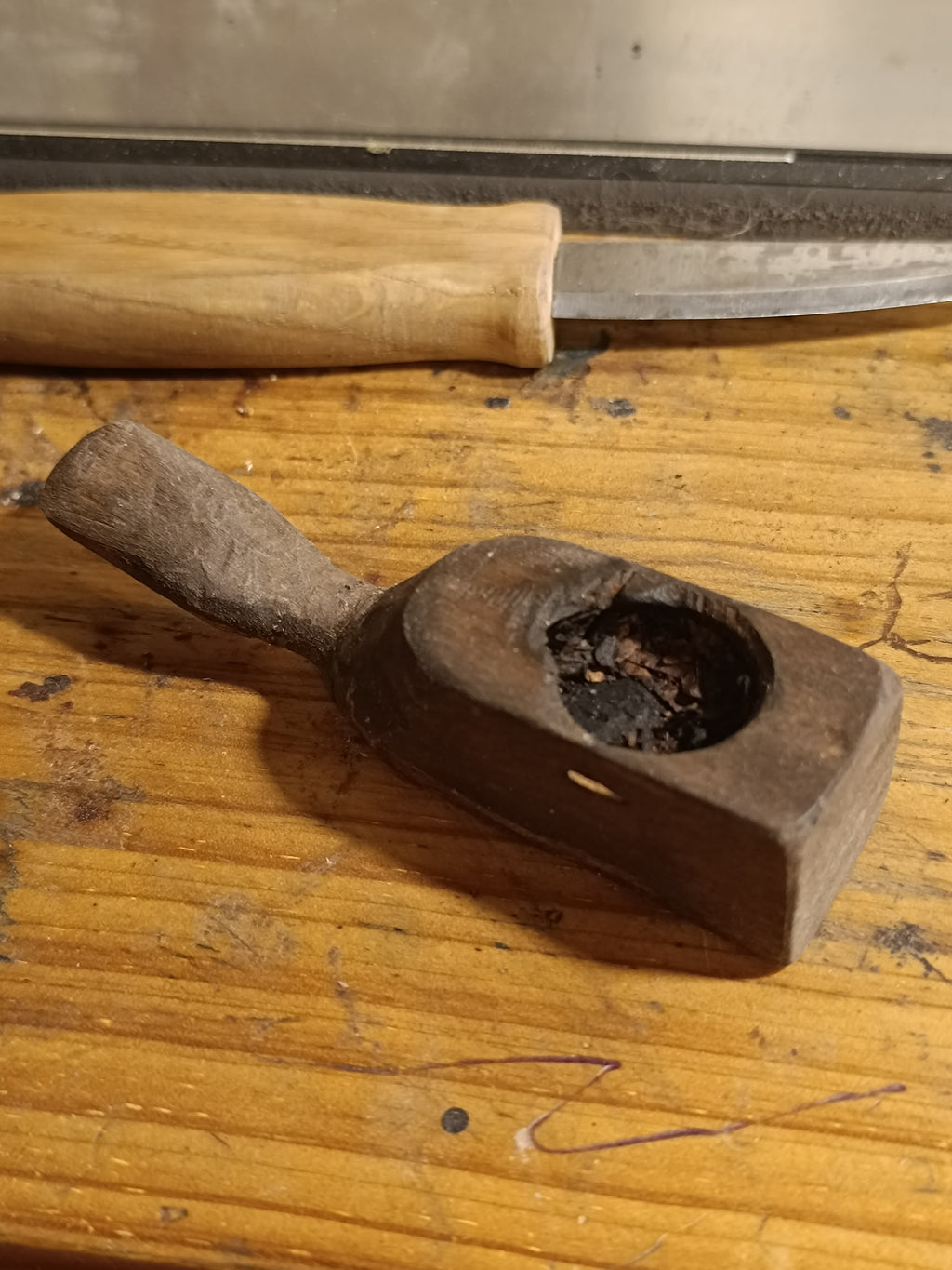 Pipe en bois de tilleul taillé mains