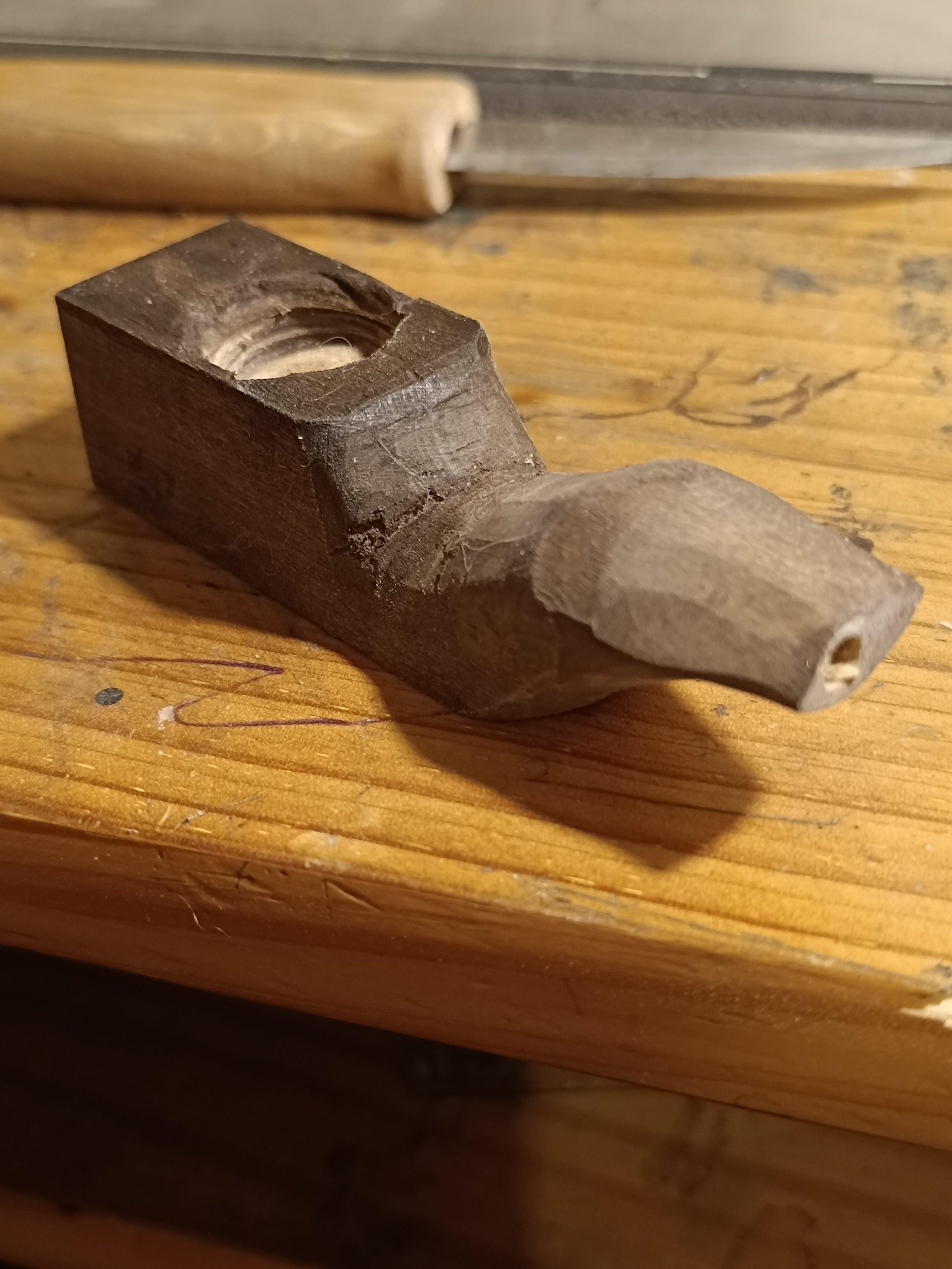 Pipe en bois taillé mains