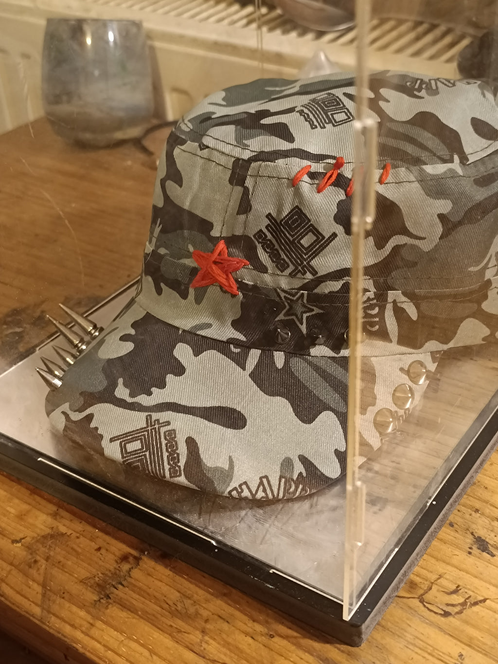Casquette personnalisé militaire anar personnalisé sur commande broderie mains