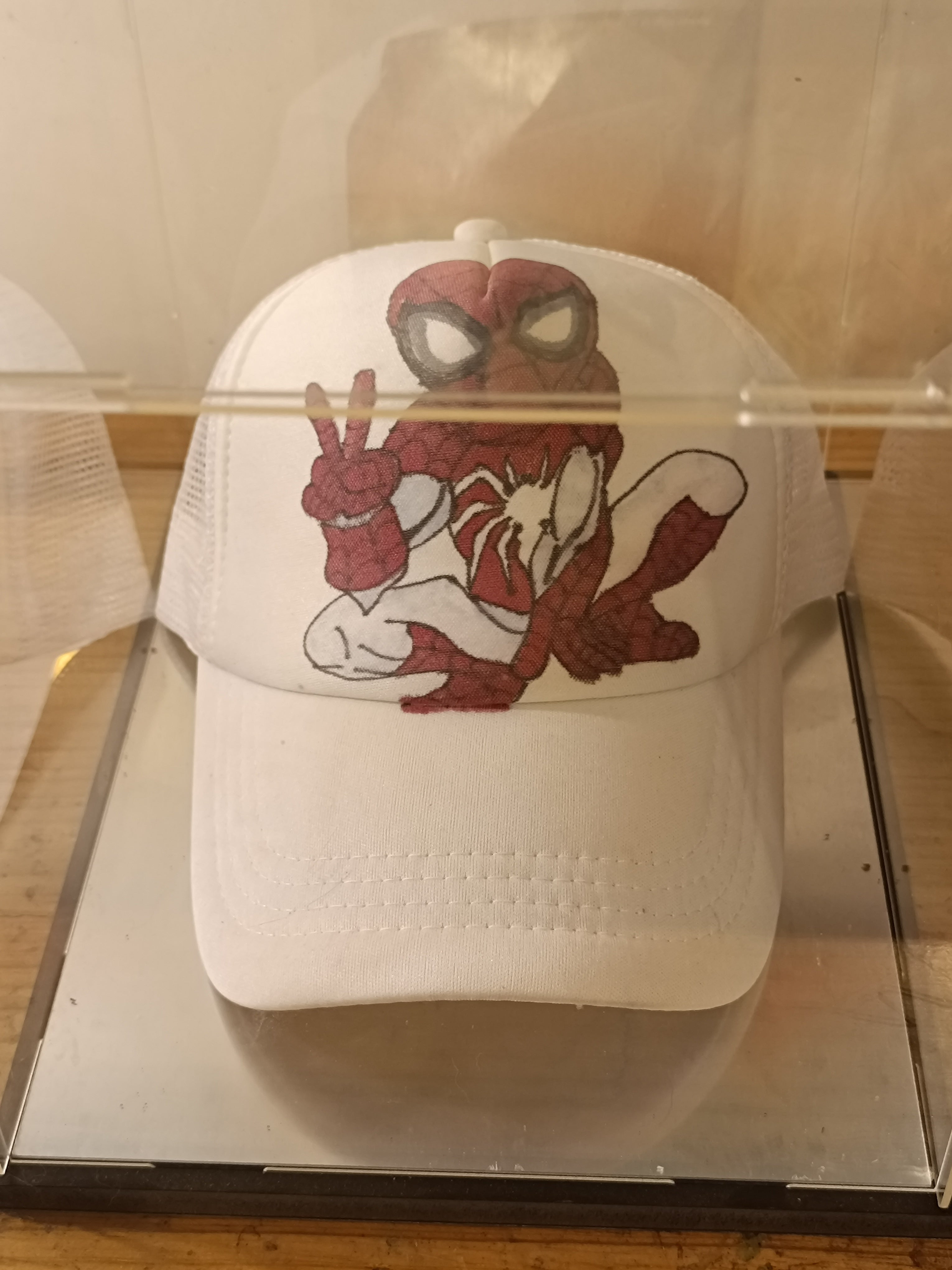 Casquette baseball grillagée synthétique grafee mains Spiderman