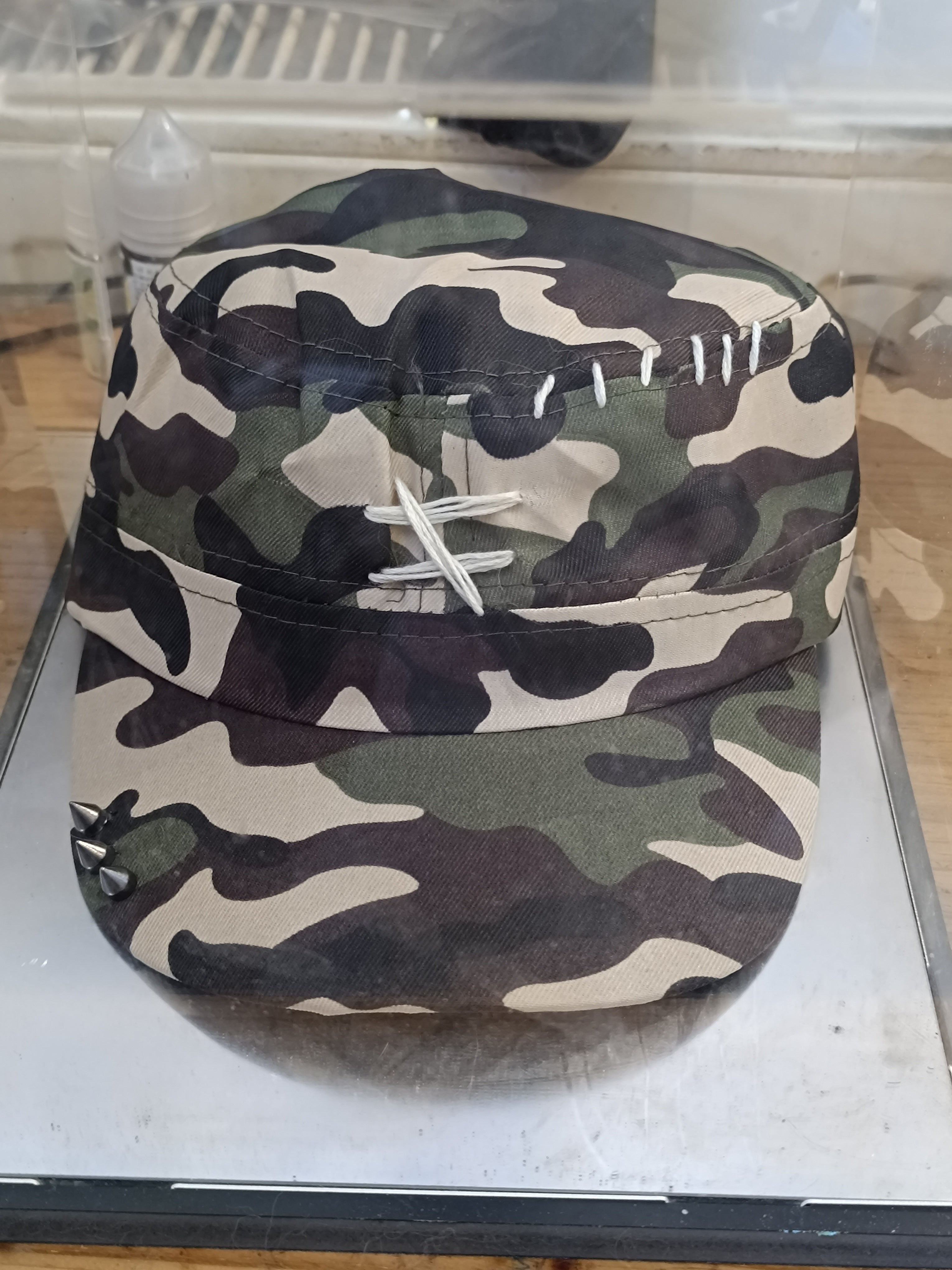 Casquette personnalisé militaire anar personnalisé sur commande broderie mains