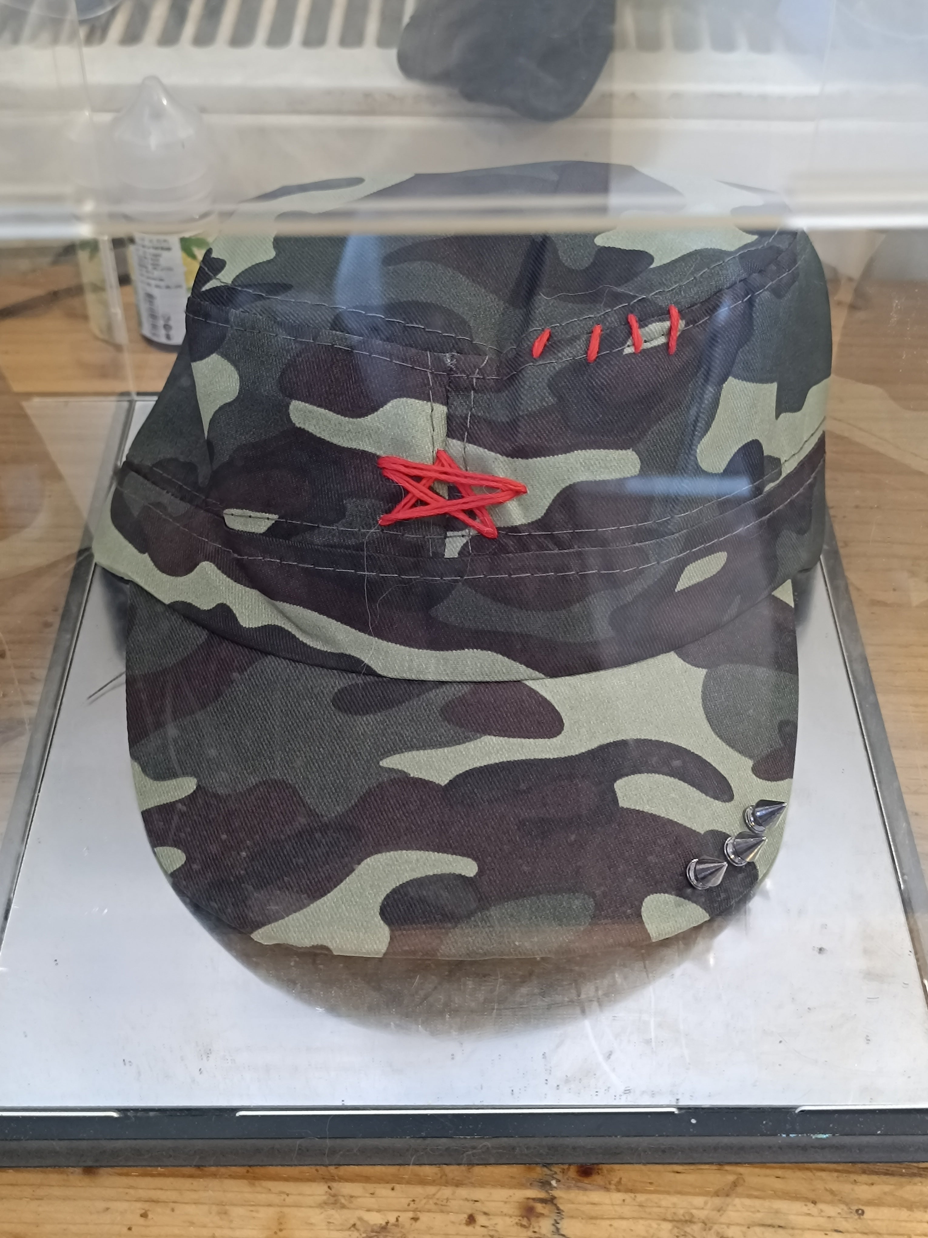 Casquette personnalisé militaire anar personnalisé sur commande broderie mains