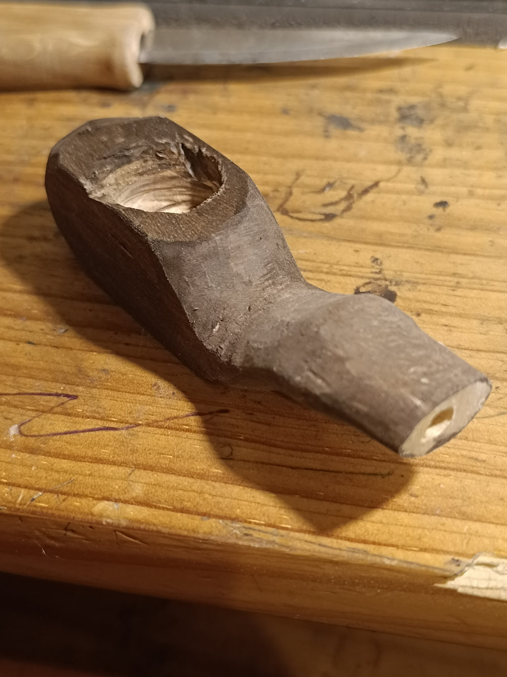 Pipe en bois taillé à la main