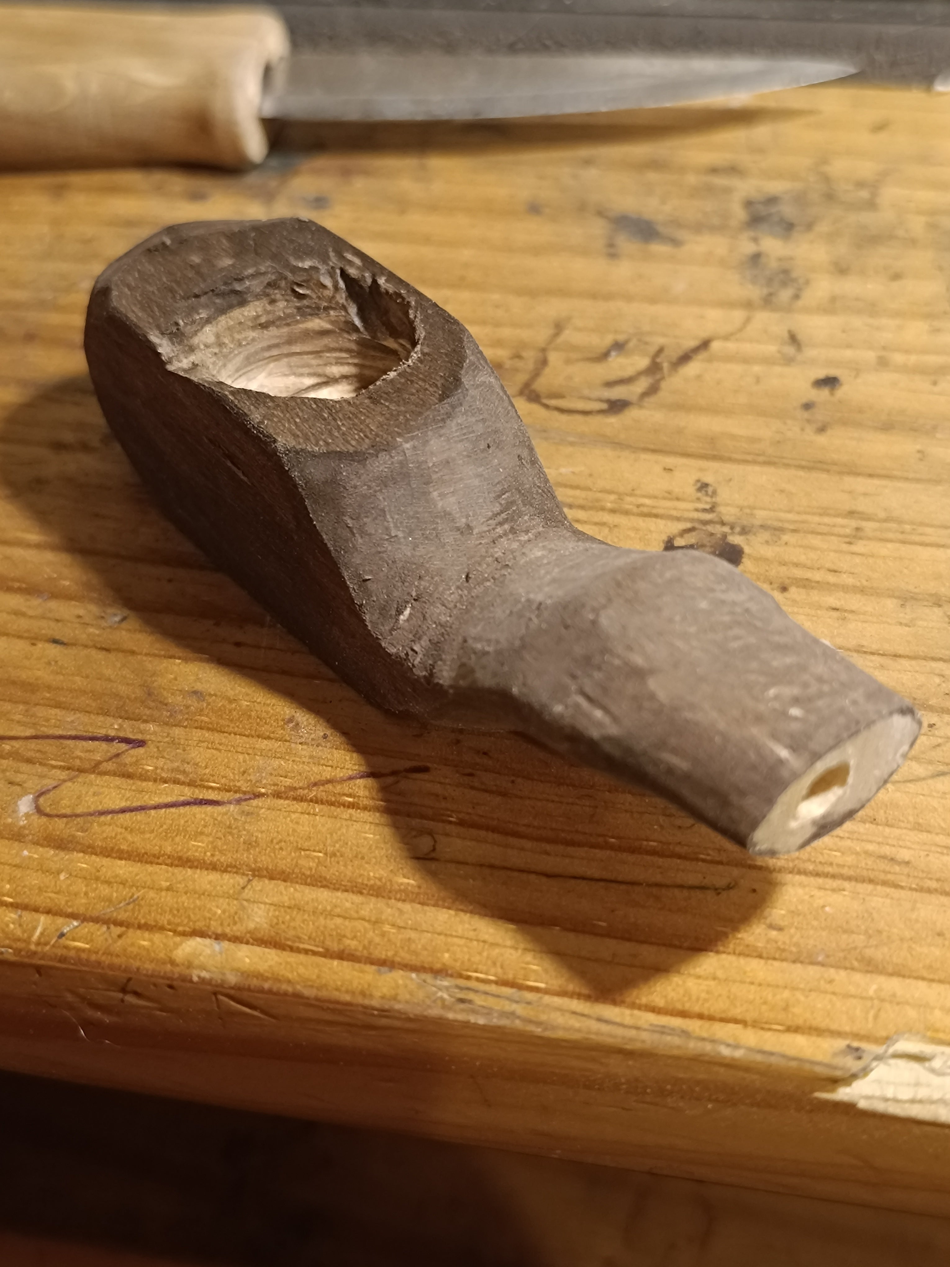 Pipe en bois taillé à la main