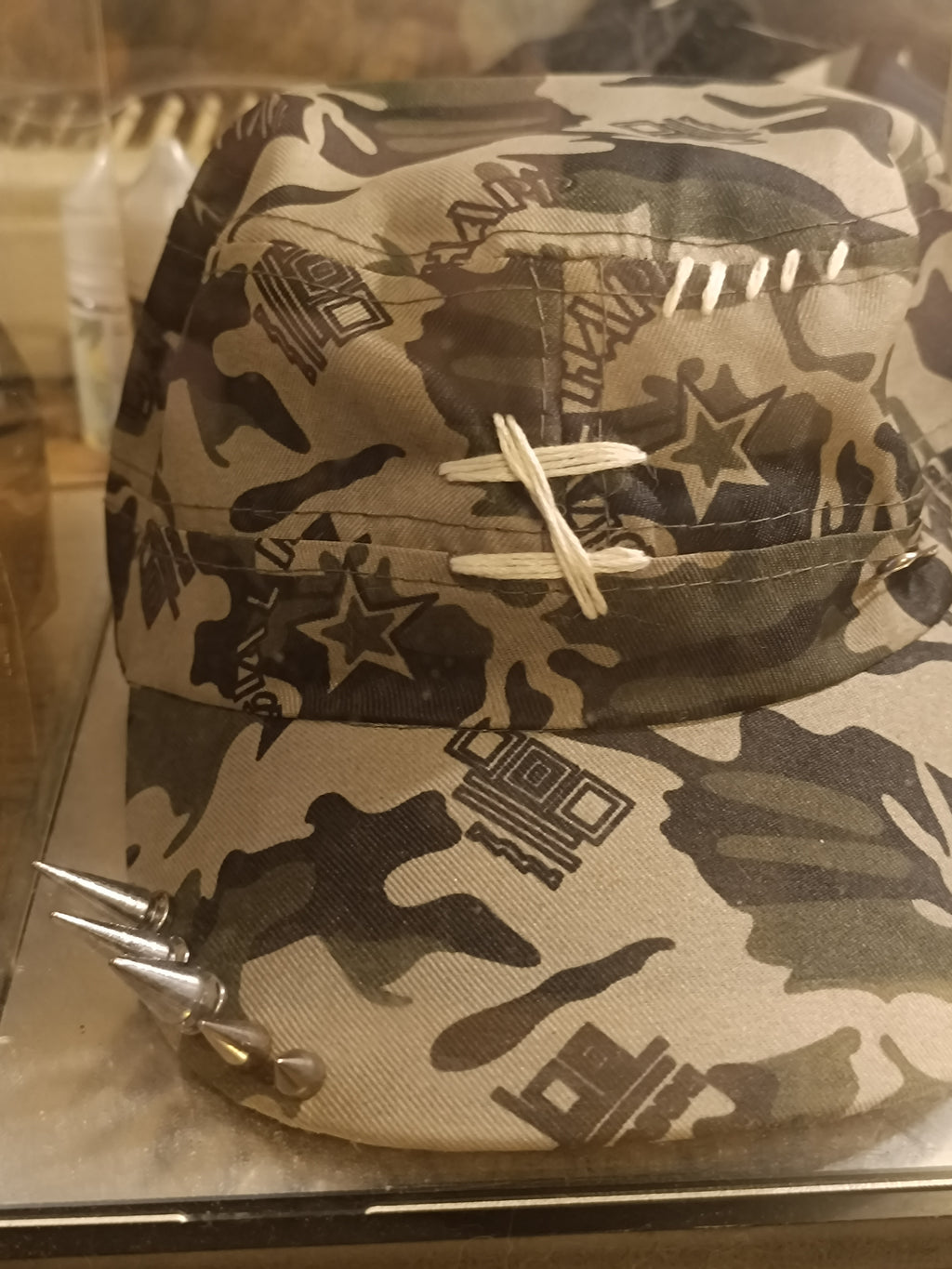 Casquette personnalisé militaire anar personnalisé sur commande broderie mains