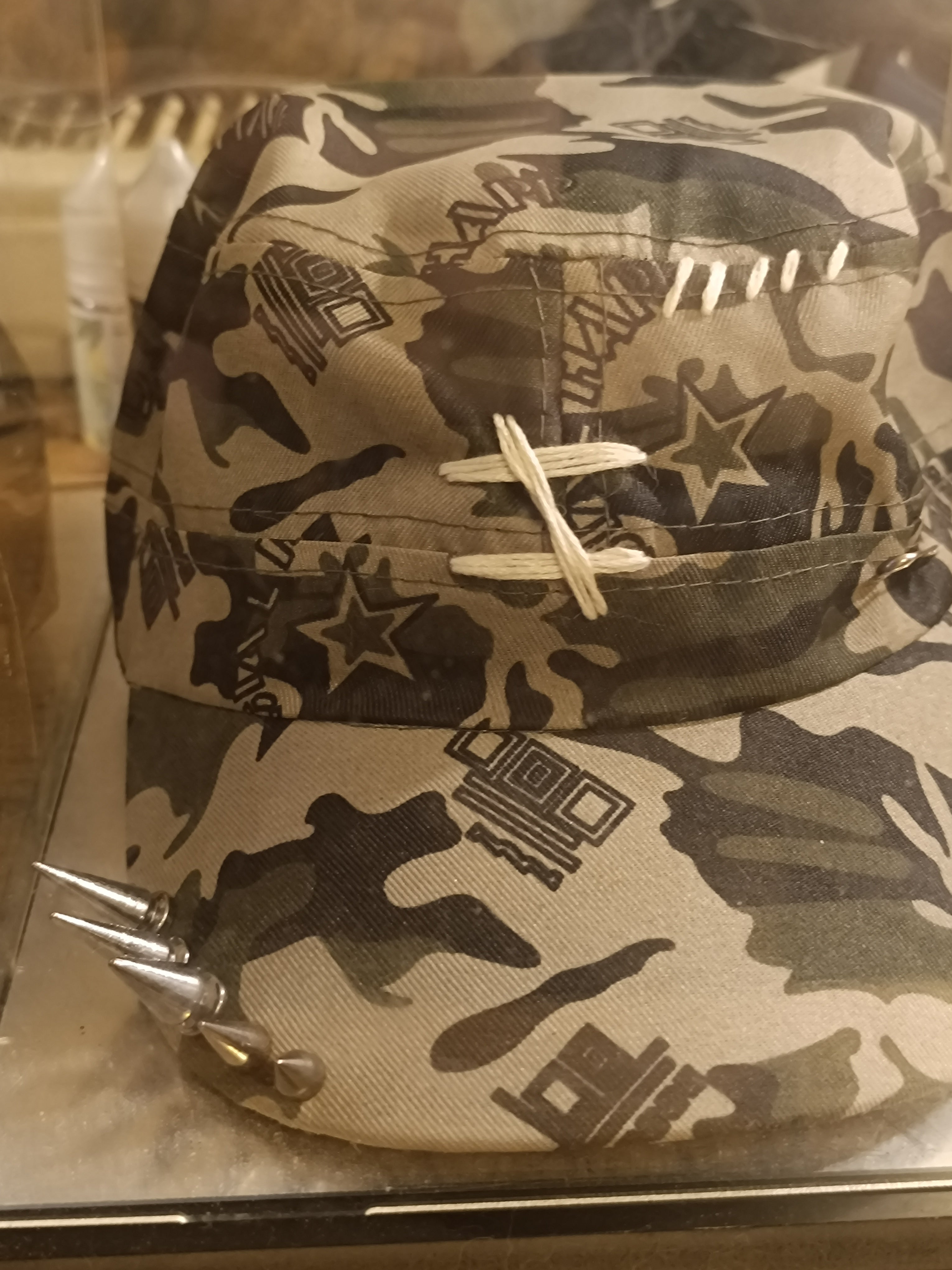Casquette personnalisé militaire anar personnalisé sur commande broderie mains