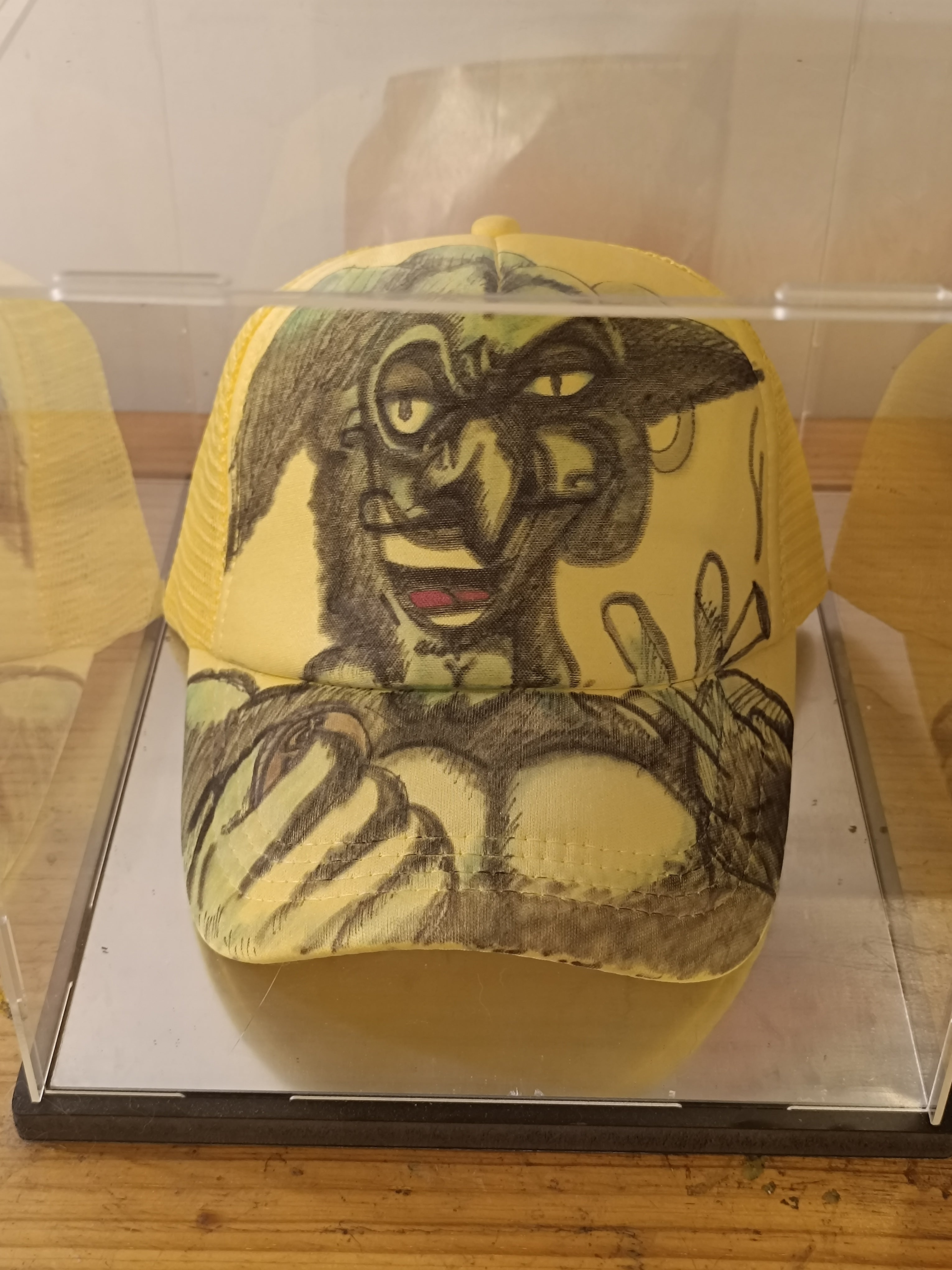 Casquette baseball grillagée synthétique grafee mains