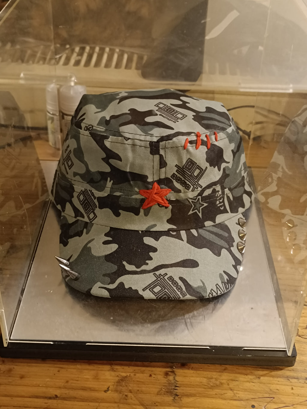 Casquette personnalisé militaire anar personnalisé sur commande broderie mains