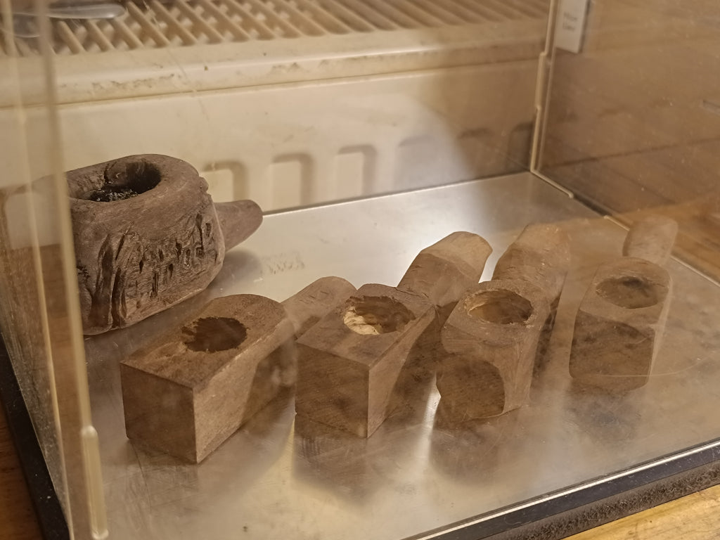 Pipe taillée a la main dans bois de tilleul possibilité de gravure