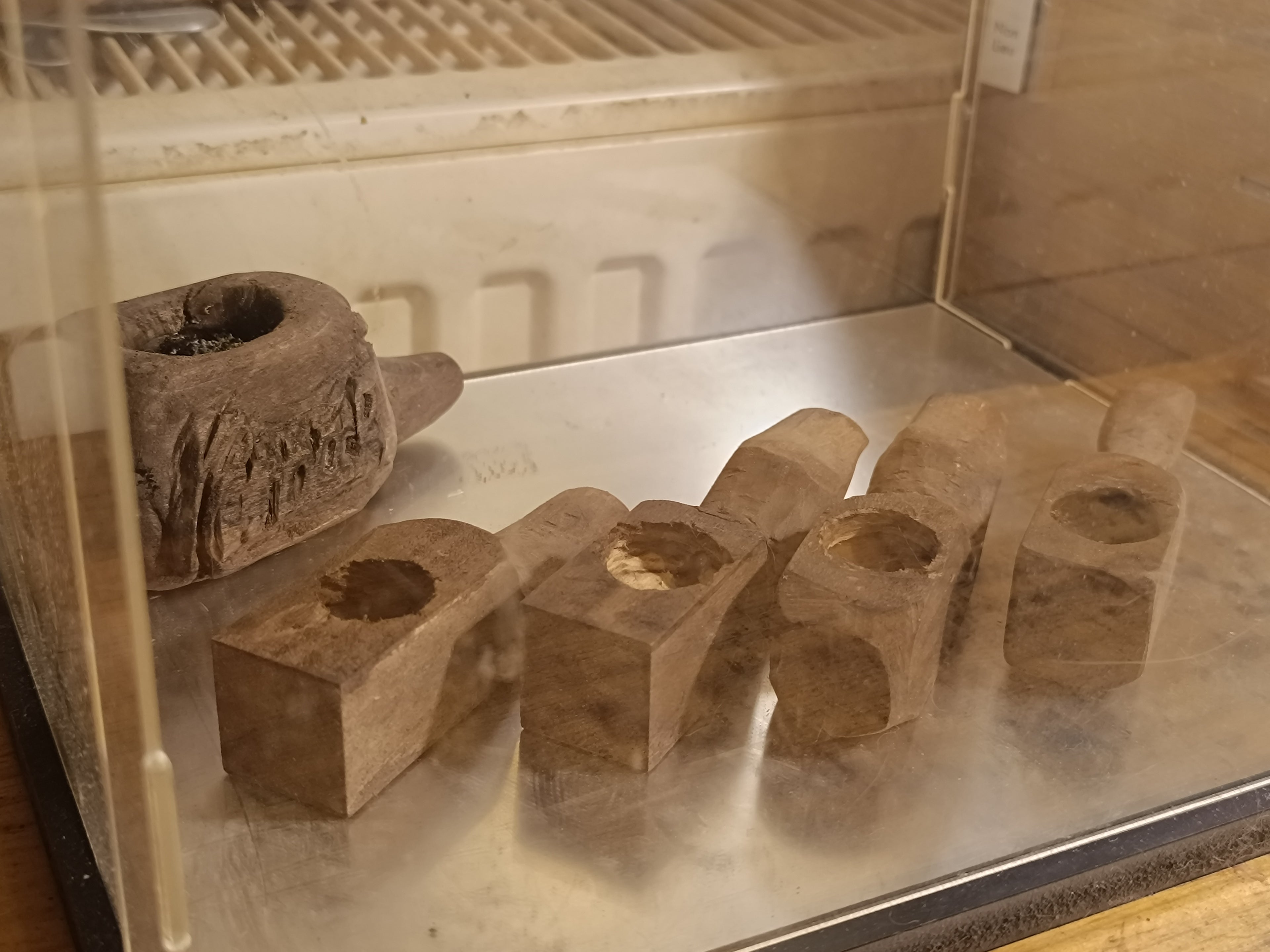 Pipe taillée a la main dans bois de tilleul possibilité de gravure