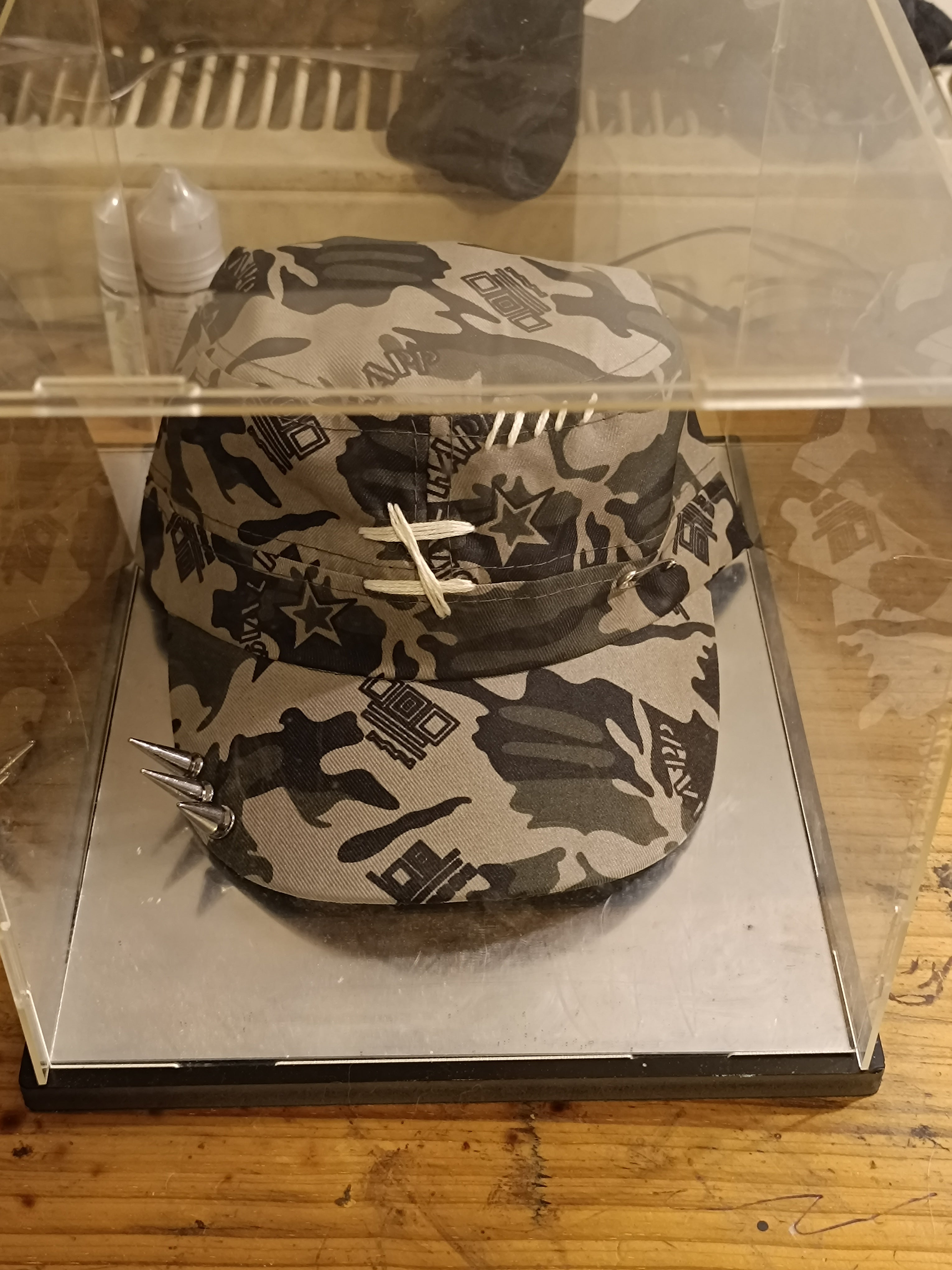 Casquette personnalisé militaire anar personnalisé sur commande broderie mains